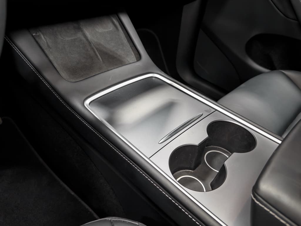 2024 Tesla Model Y view 18