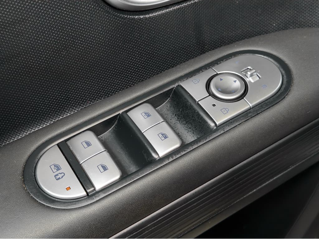2024 Hyundai IONIQ 5 view 7