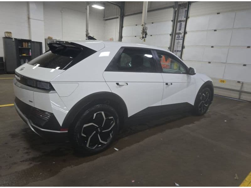 2024 Hyundai IONIQ 5 view 3