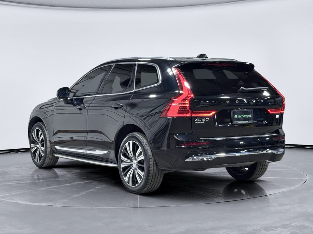2023 Volvo XC60 view 2