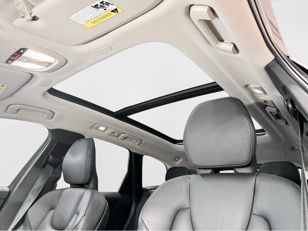 2023 Volvo XC60 view 24