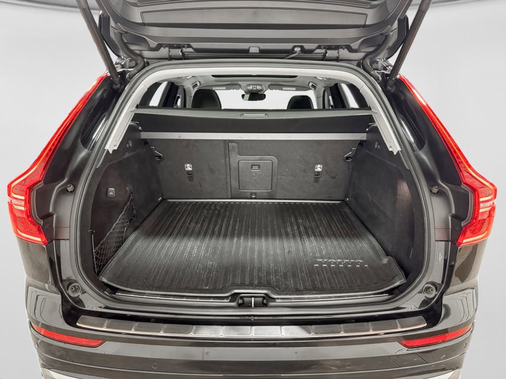 2023 Volvo XC60 view 25
