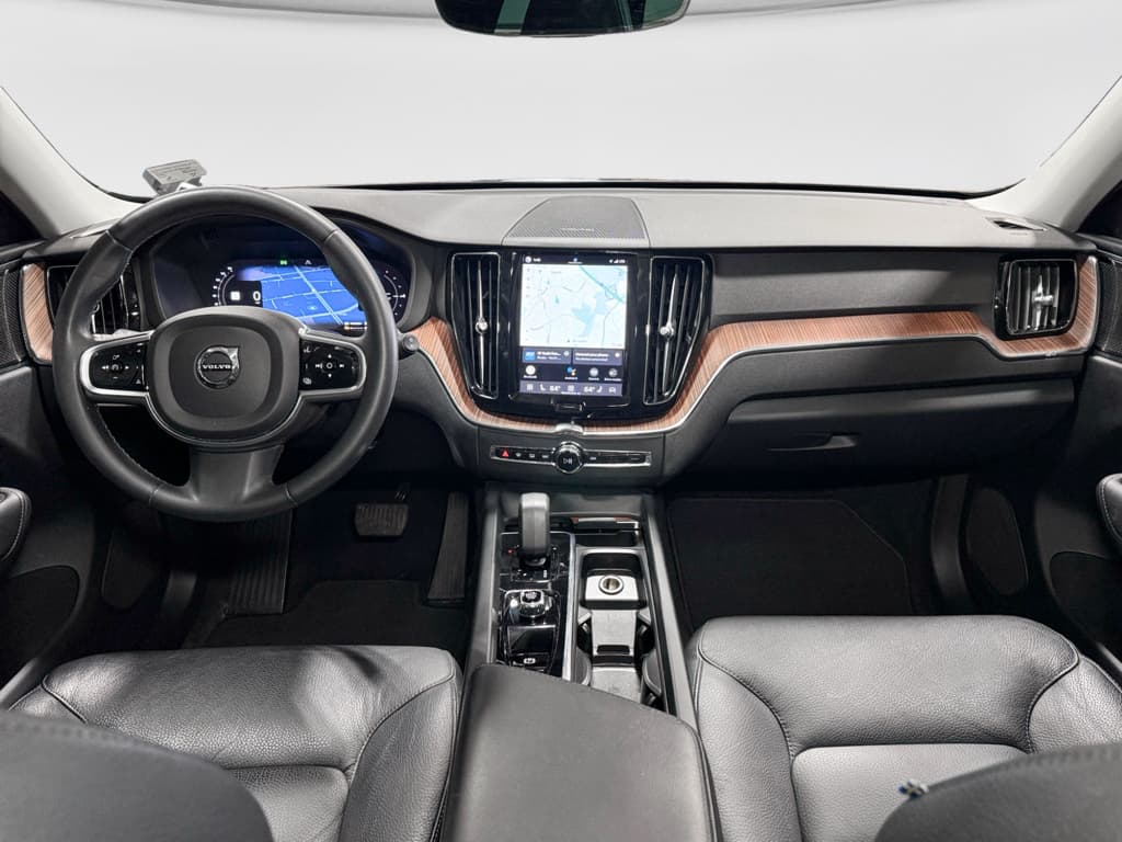 2023 Volvo XC60 view 15