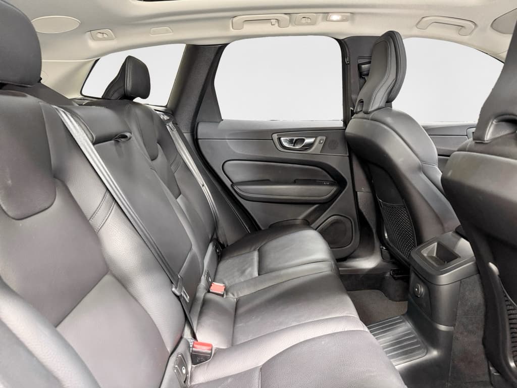 2023 Volvo XC60 view 22