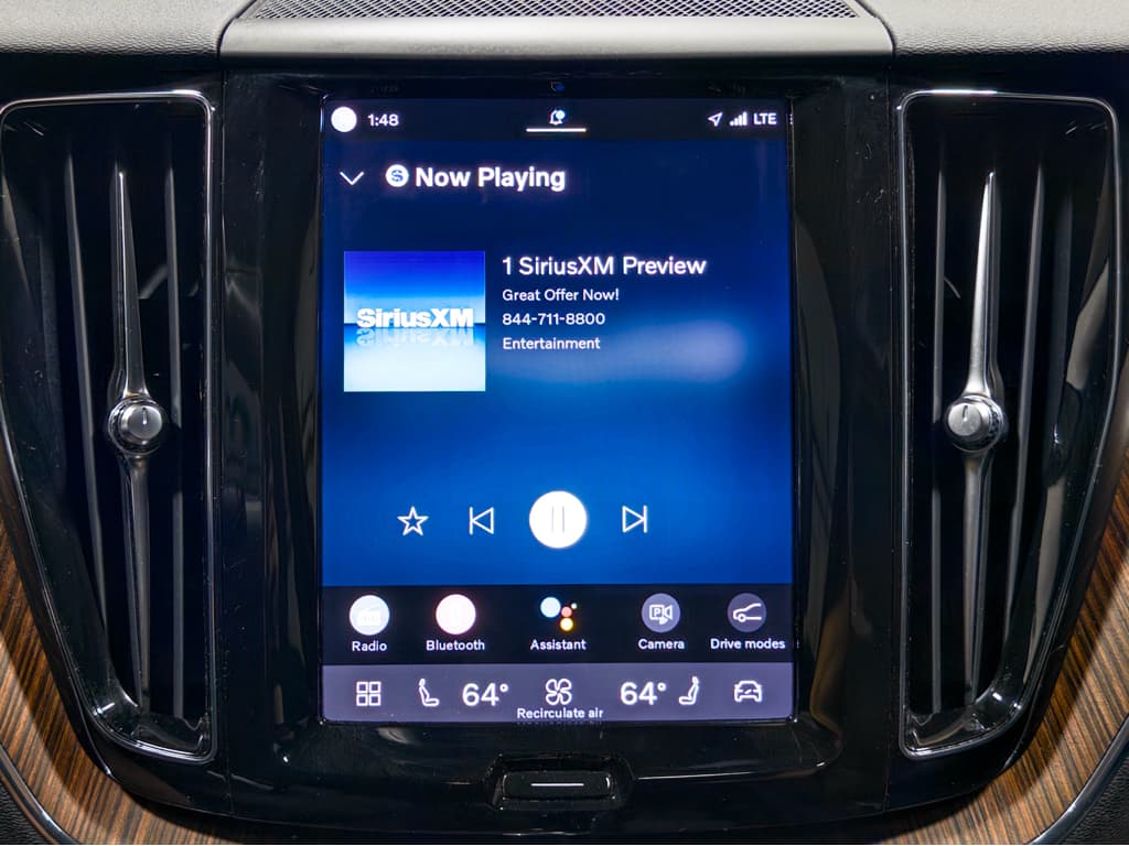 2023 Volvo XC60 view 11