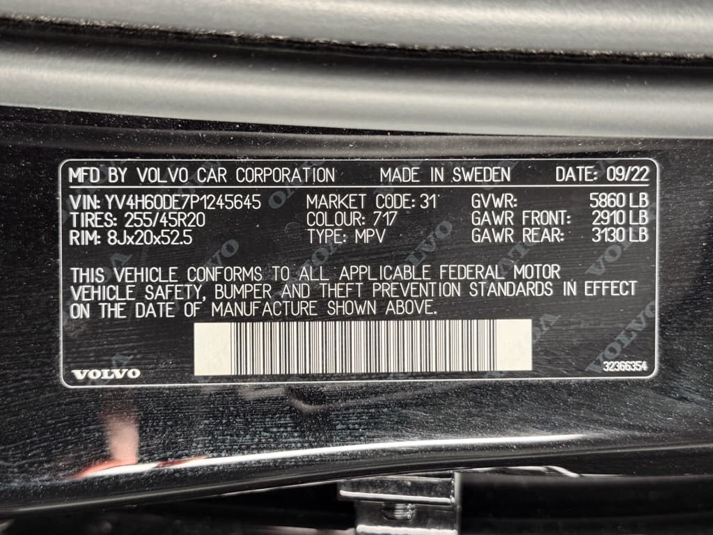 2023 Volvo XC60 view 26