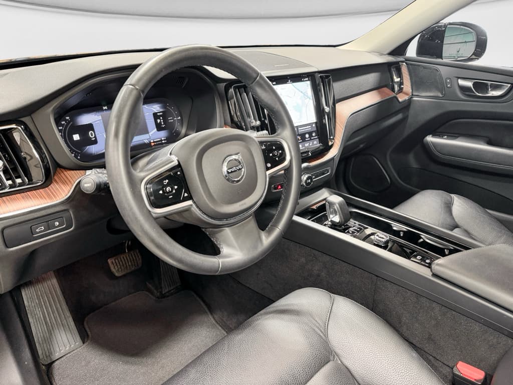 2023 Volvo XC60 view 17