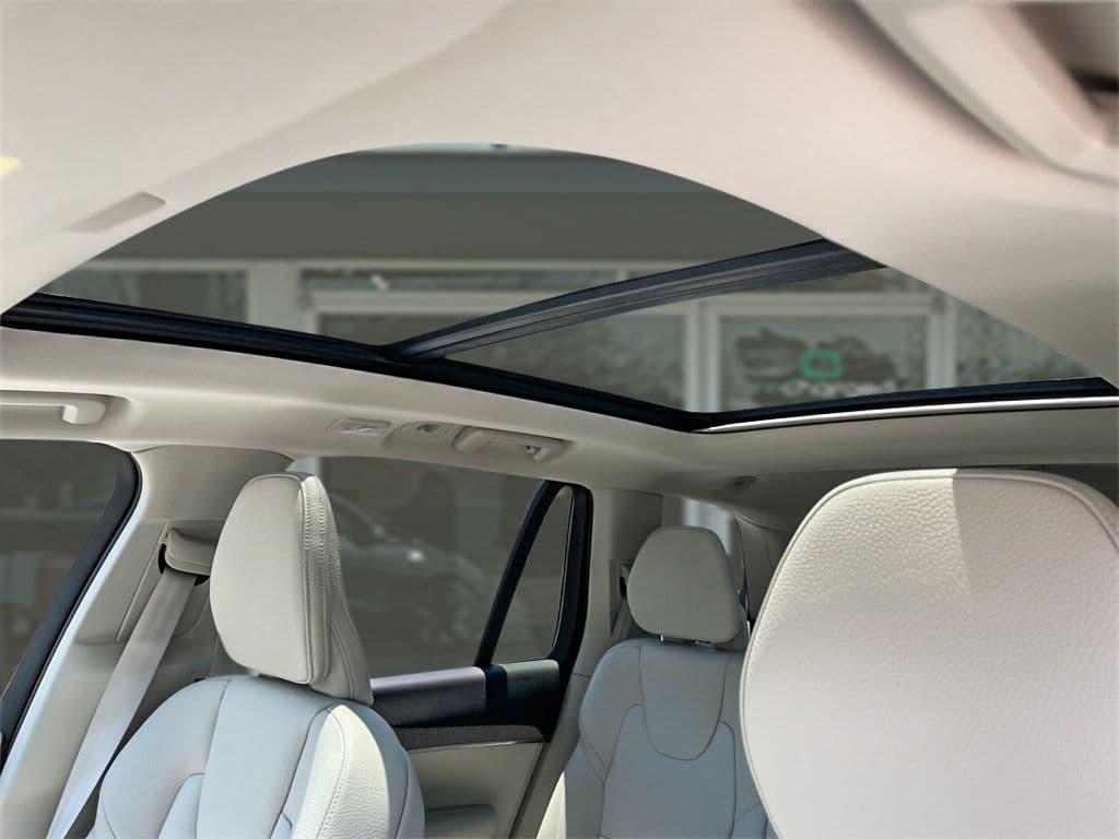 2024 Volvo XC90 view 2