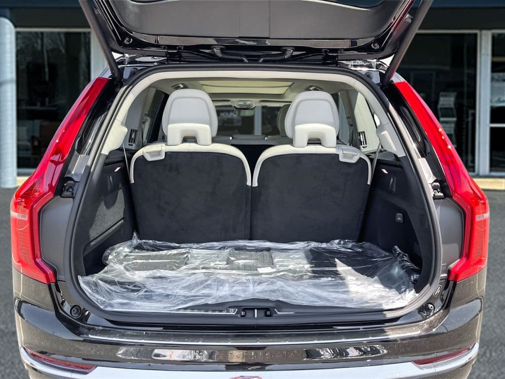 2024 Volvo XC90 view 4