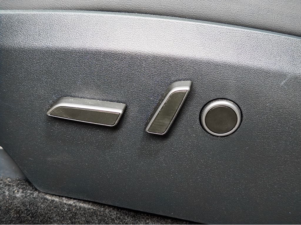 2024 Tesla Model Y view 6