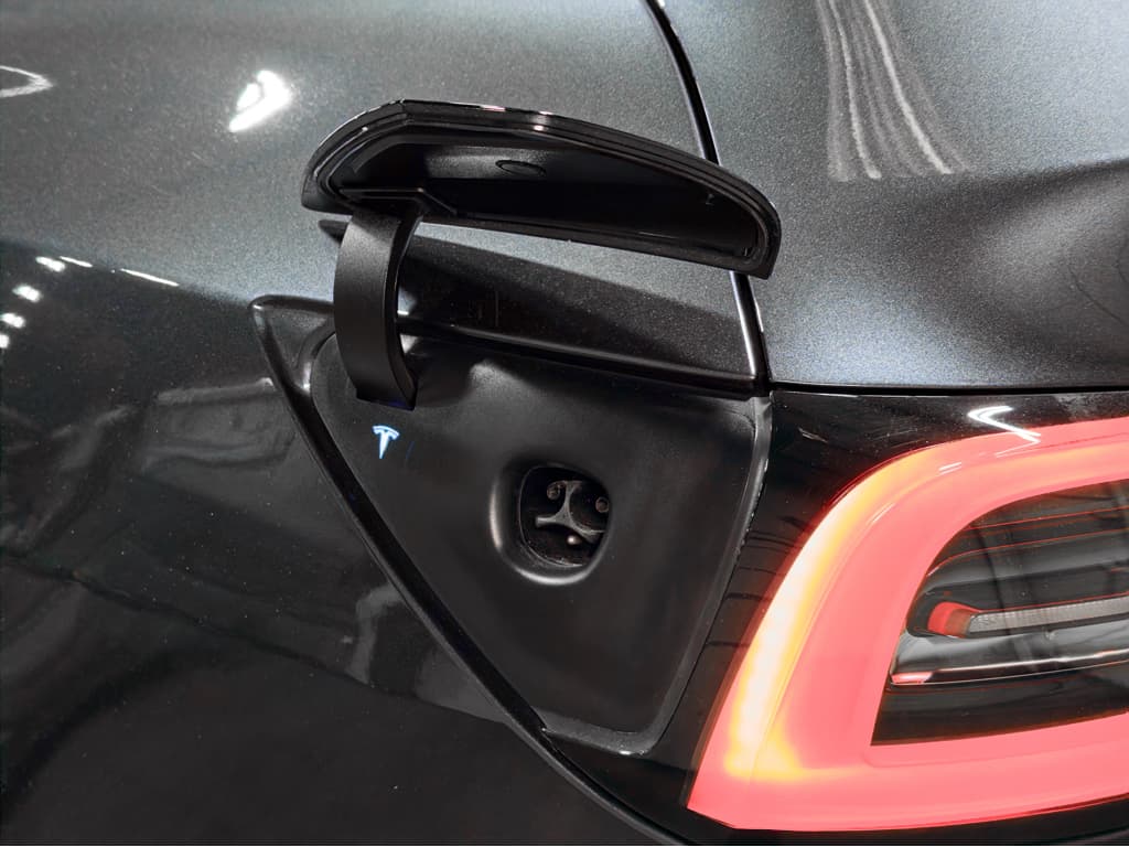 2024 Tesla Model Y view 5