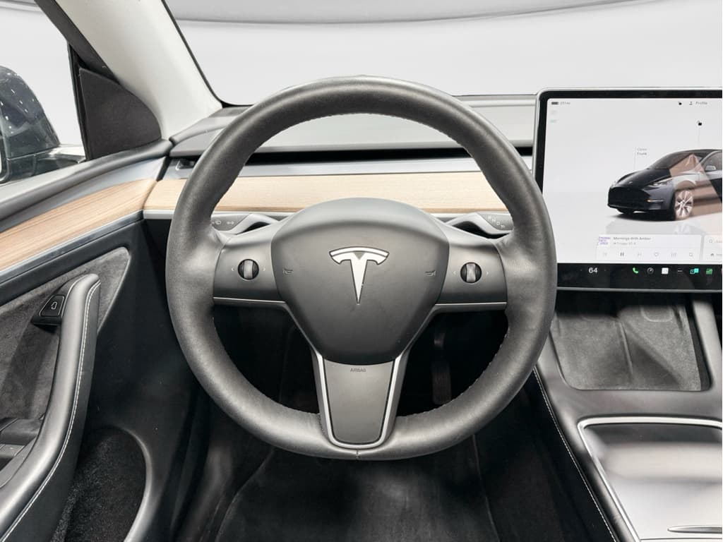 2024 Tesla Model Y view 7