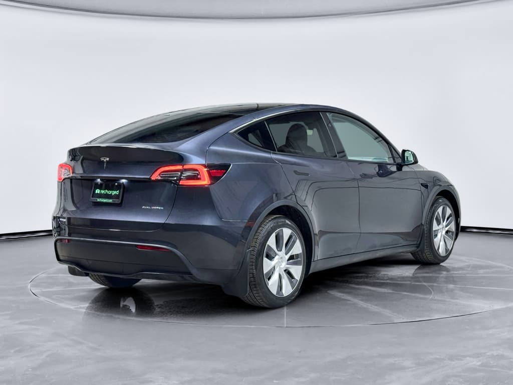 2024 Tesla Model Y view 3