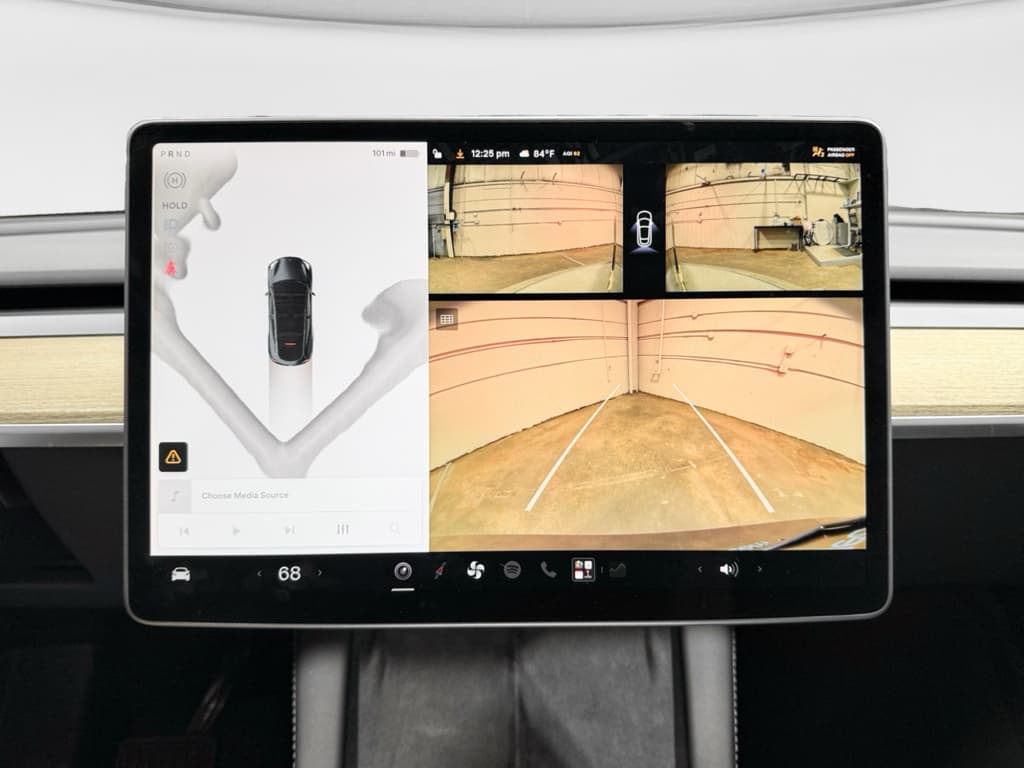 2024 Tesla Model Y view 14