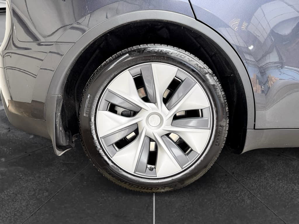 2024 Tesla Model Y view 34