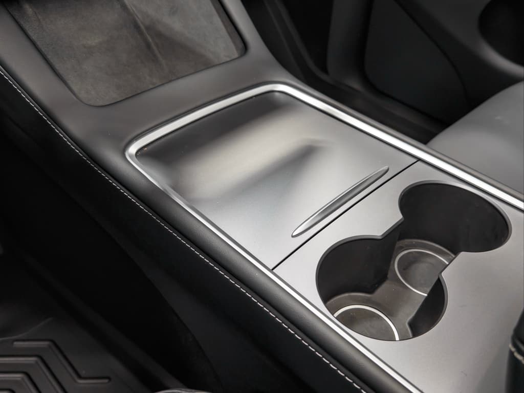 2024 Tesla Model Y view 18