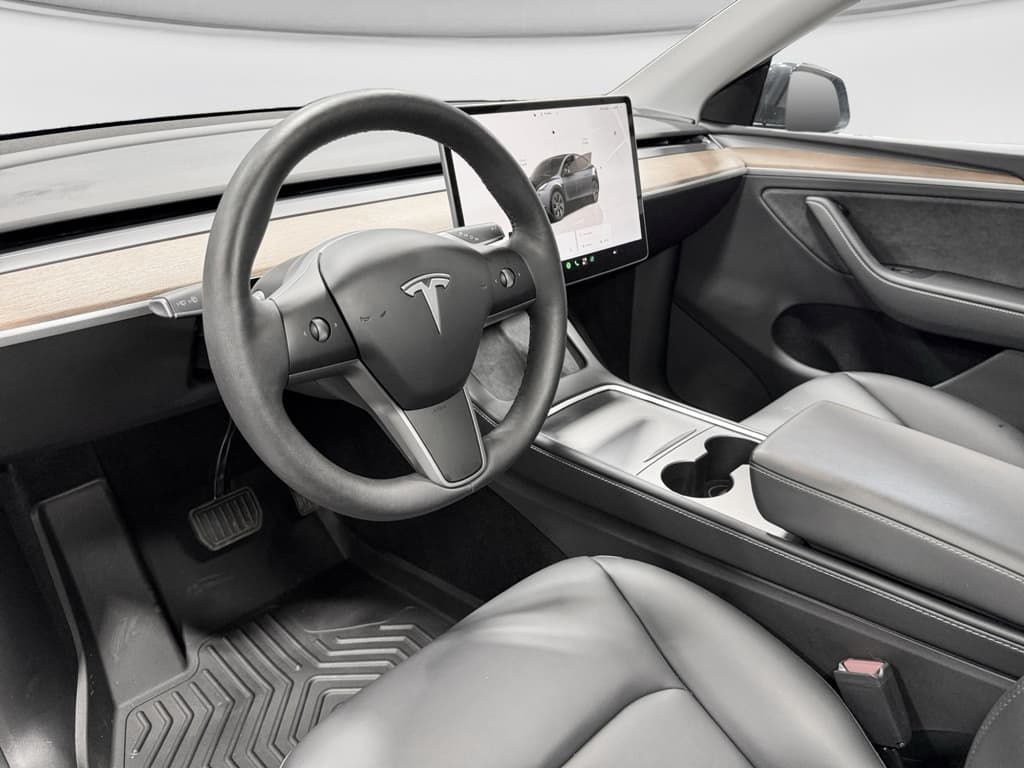 2024 Tesla Model Y view 17