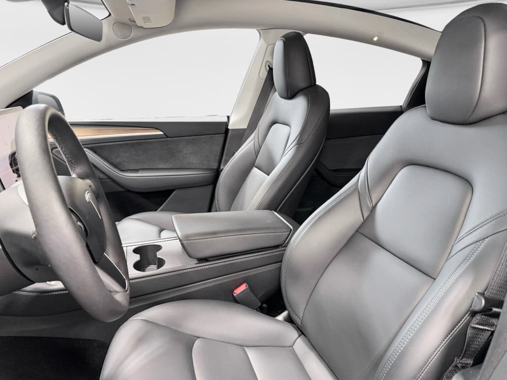 2024 Tesla Model Y view 16