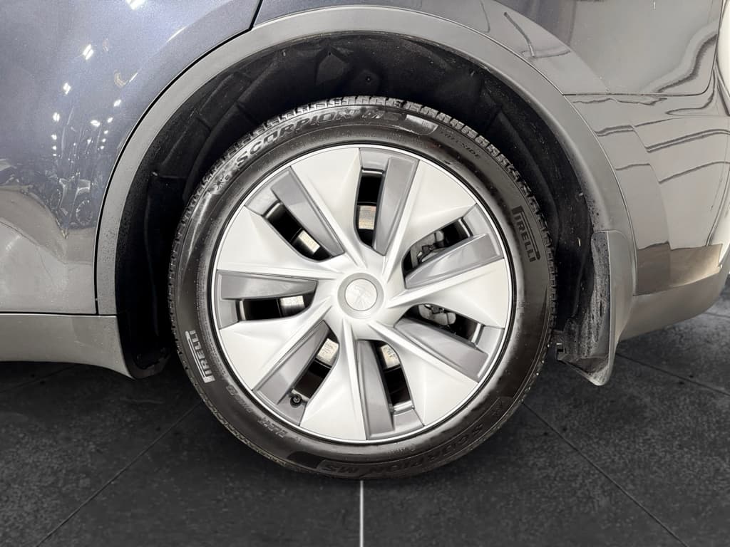 2024 Tesla Model Y view 32