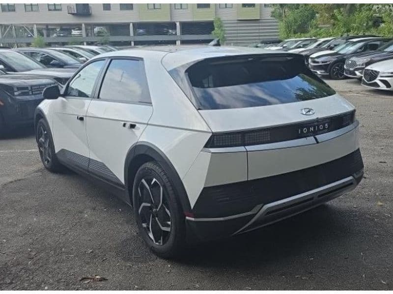 2024 Hyundai IONIQ 5 view 2