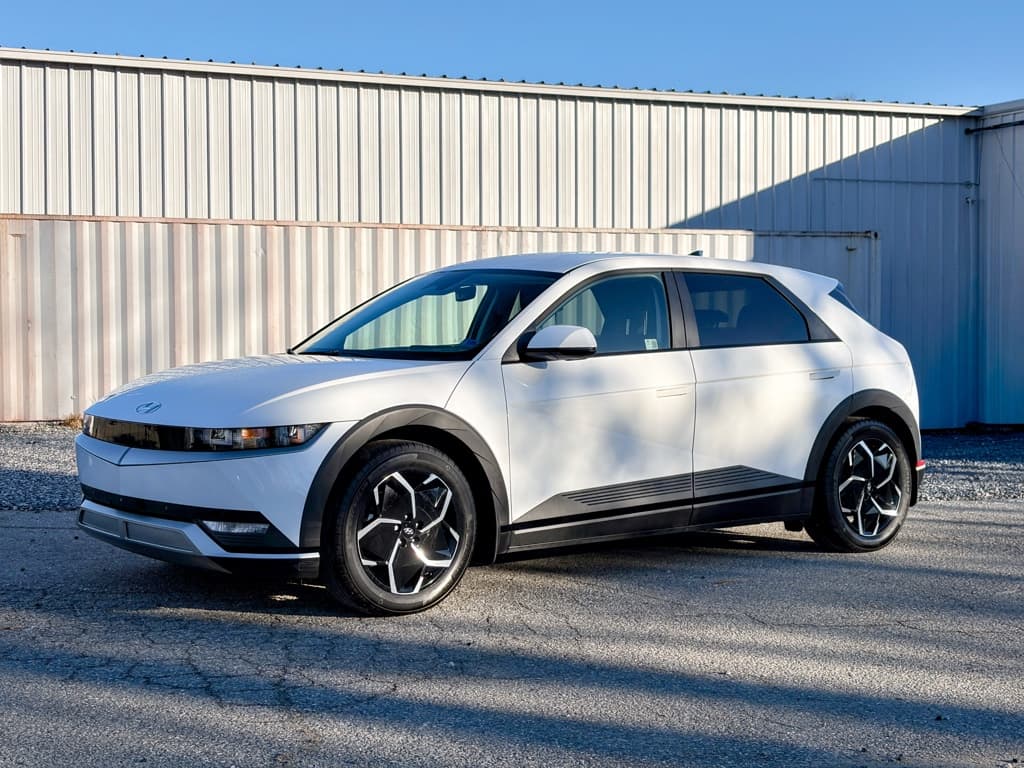 2024 Hyundai IONIQ 5 view 1
