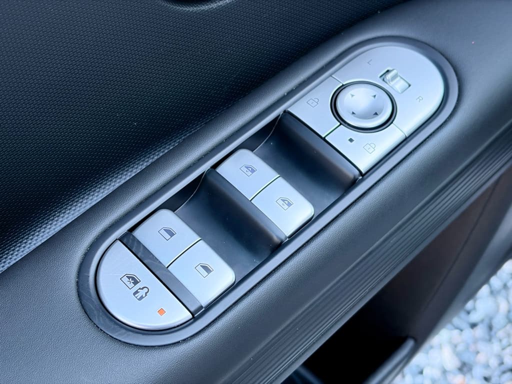 2024 Hyundai IONIQ 5 view 7