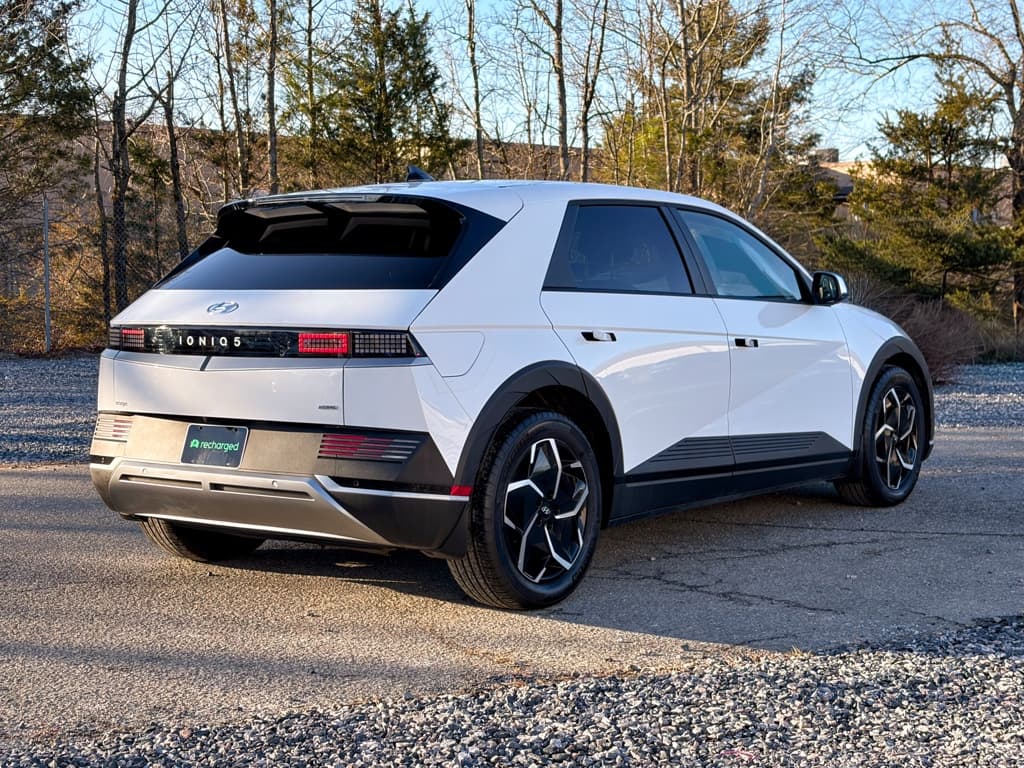 2024 Hyundai IONIQ 5 view 3