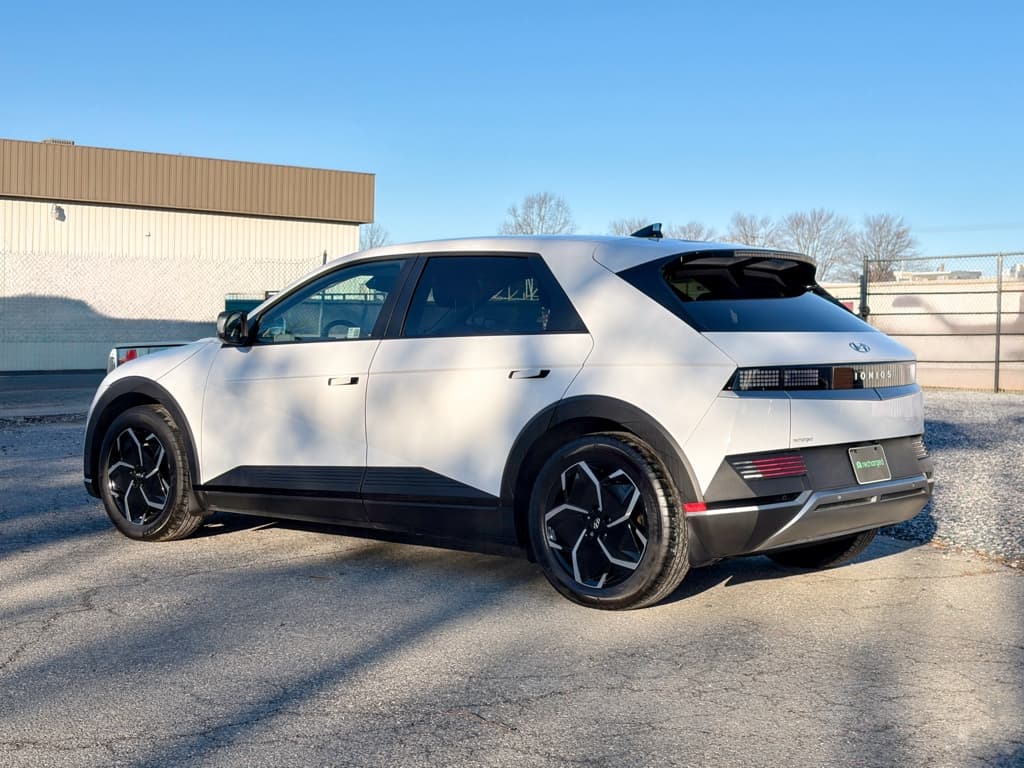 2024 Hyundai IONIQ 5 view 2