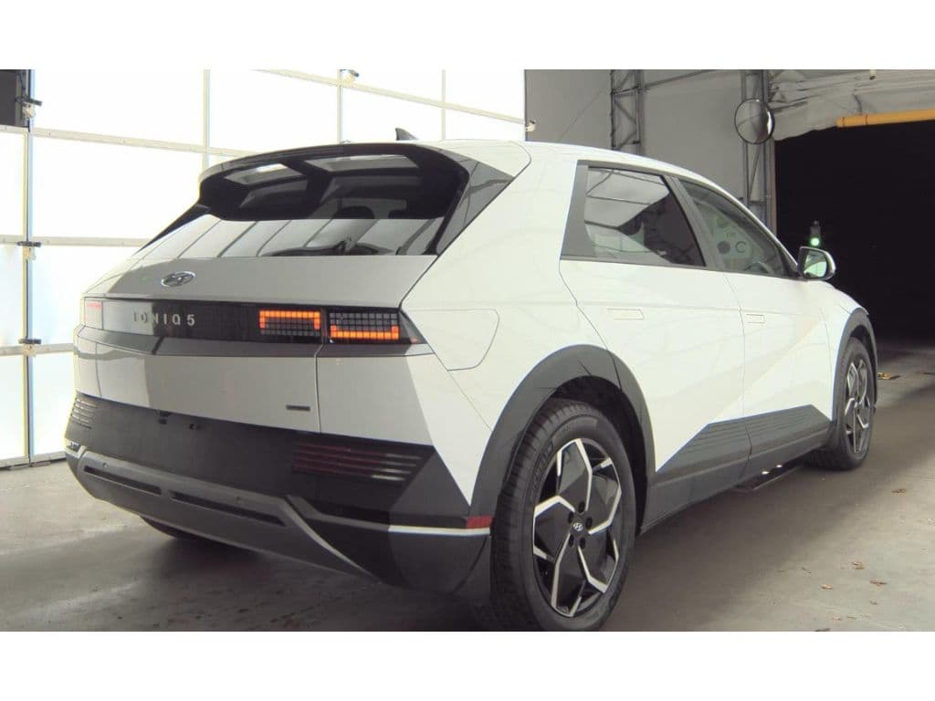 2024 Hyundai IONIQ 5 view 3