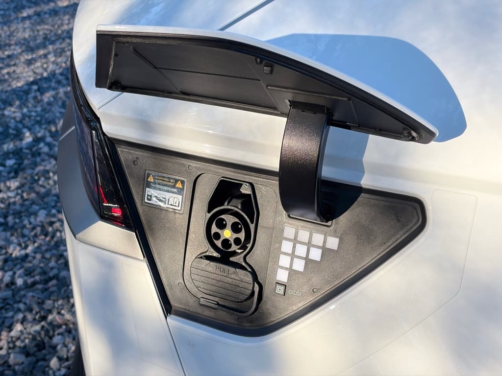 2024 Hyundai IONIQ 5 view 5