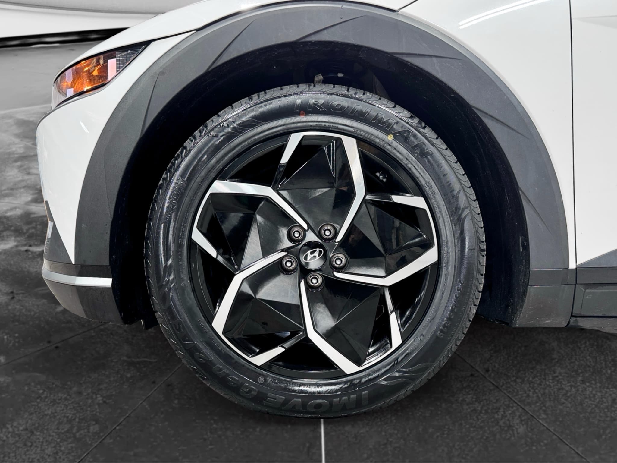 2024 Hyundai IONIQ 5 view 32