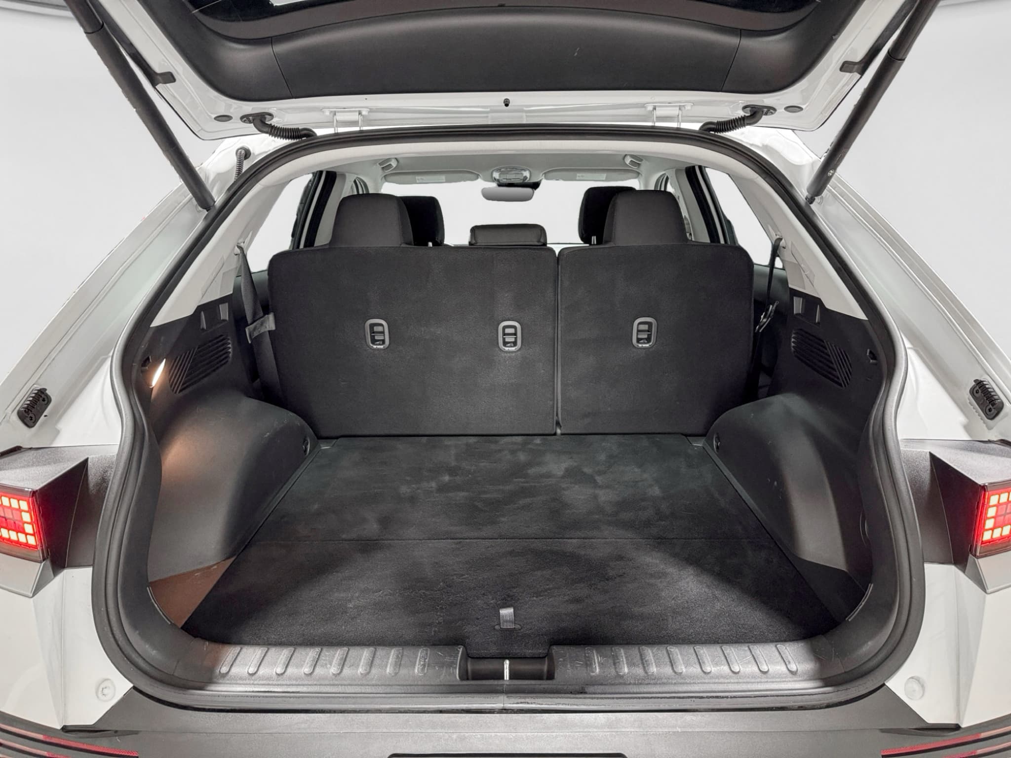 2024 Hyundai IONIQ 5 view 28