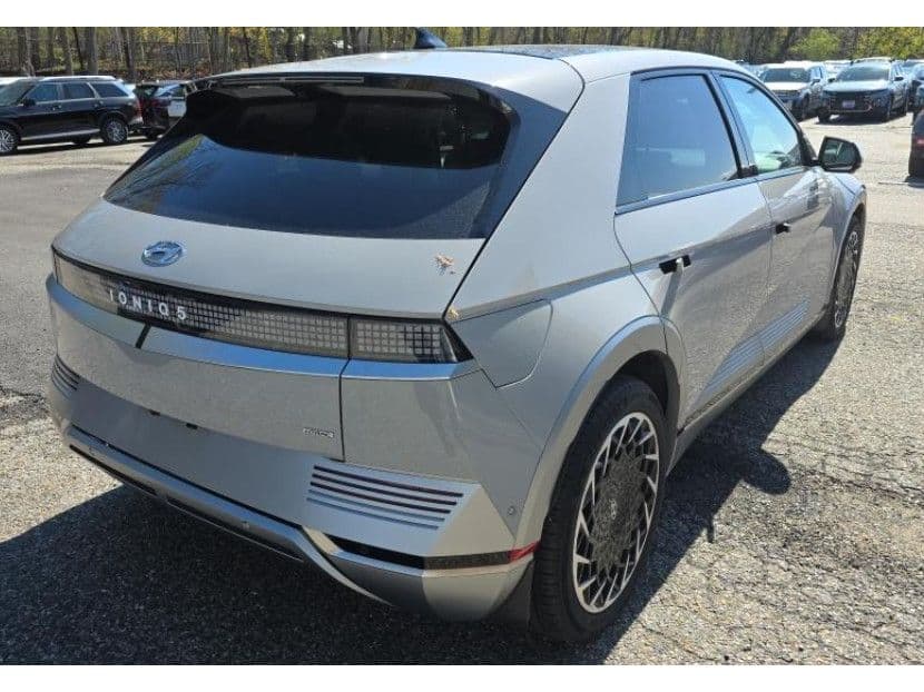 2024 Hyundai IONIQ 5 view 3