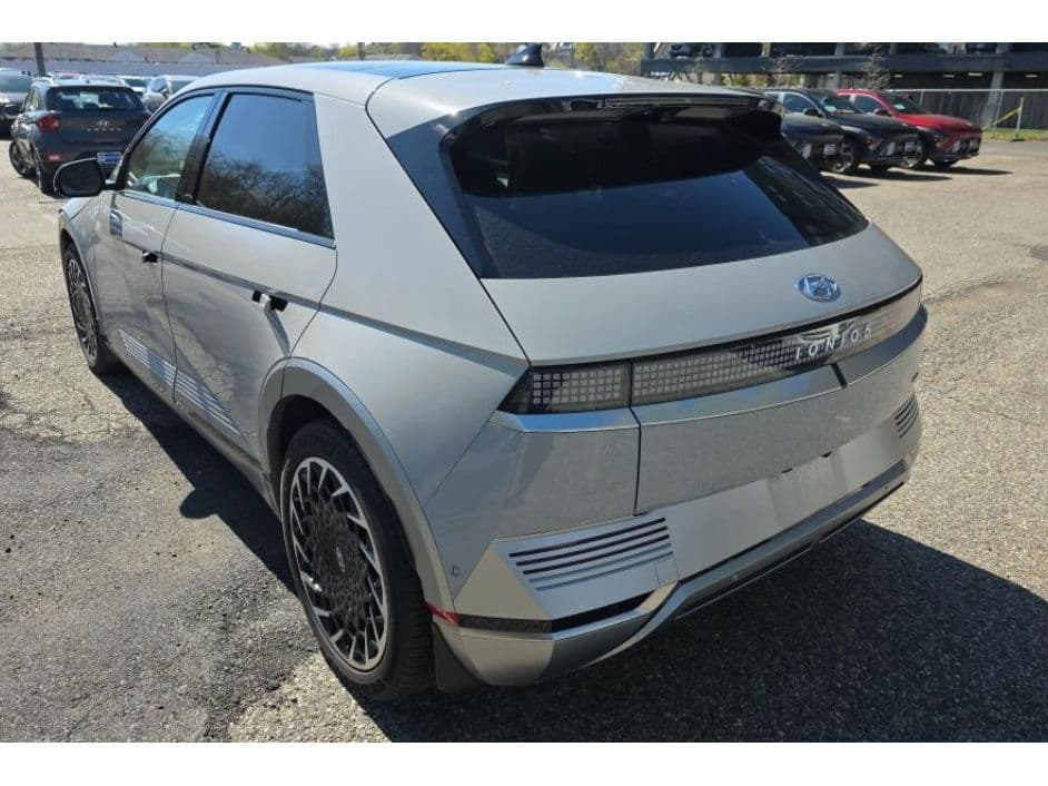 2024 Hyundai IONIQ 5 view 4