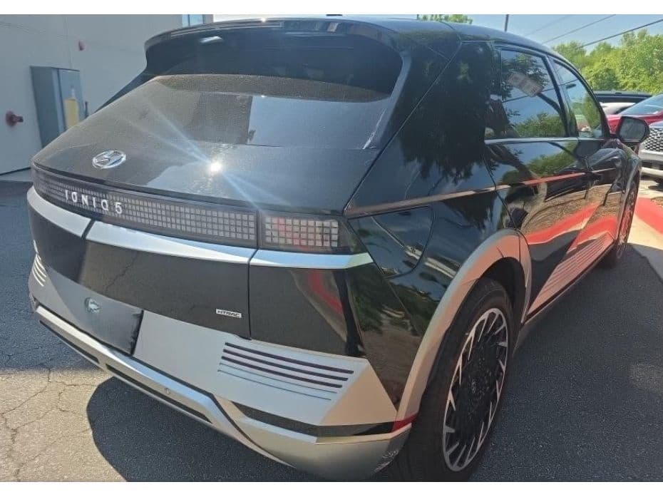 2024 Hyundai IONIQ 5 view 3