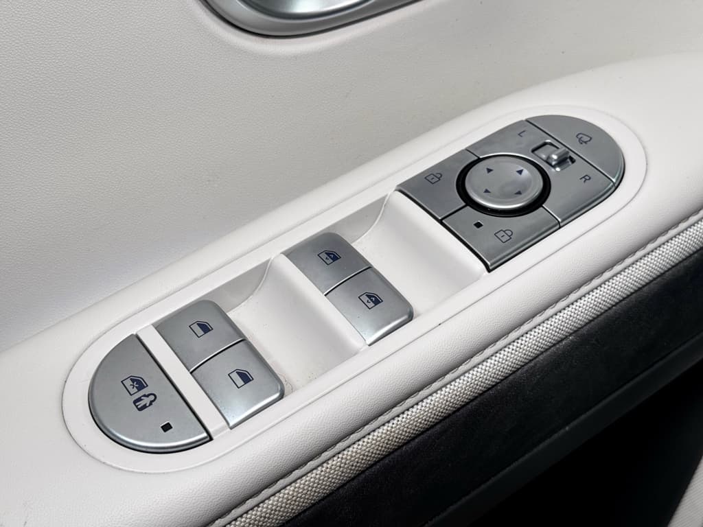 2024 Hyundai IONIQ 5 view 8