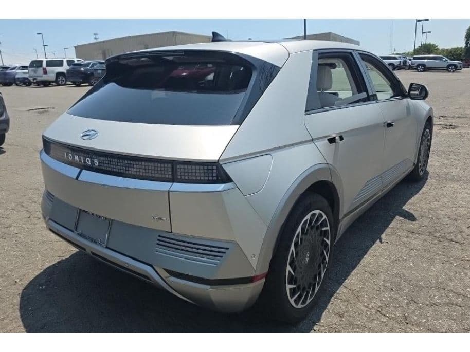 2024 Hyundai IONIQ 5 view 3