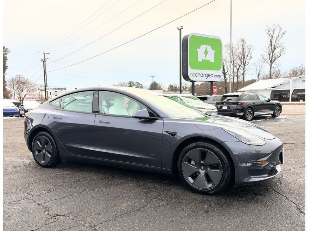 2022 Tesla Model 3 view 4