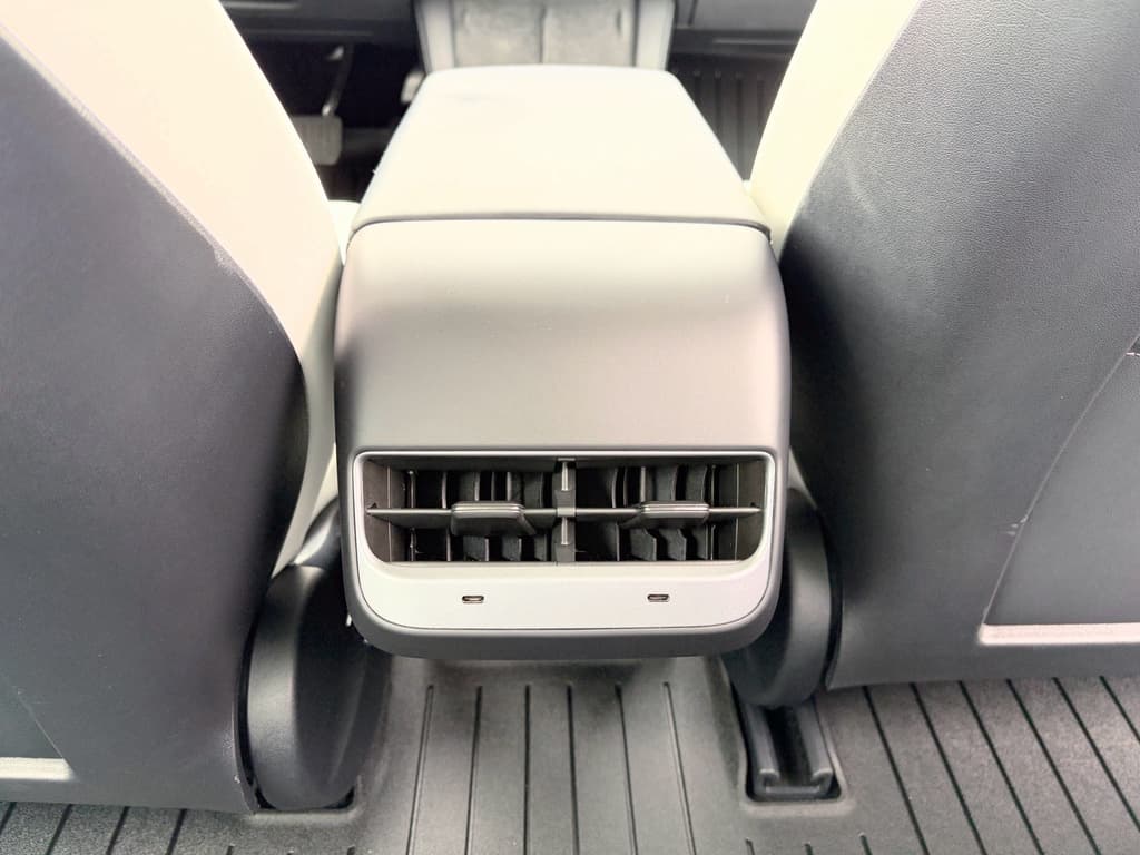 2022 Tesla Model 3 view 19