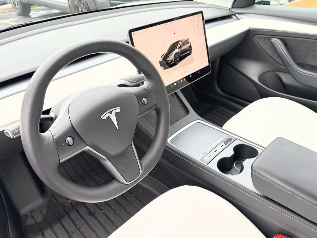 2022 Tesla Model 3 view 16