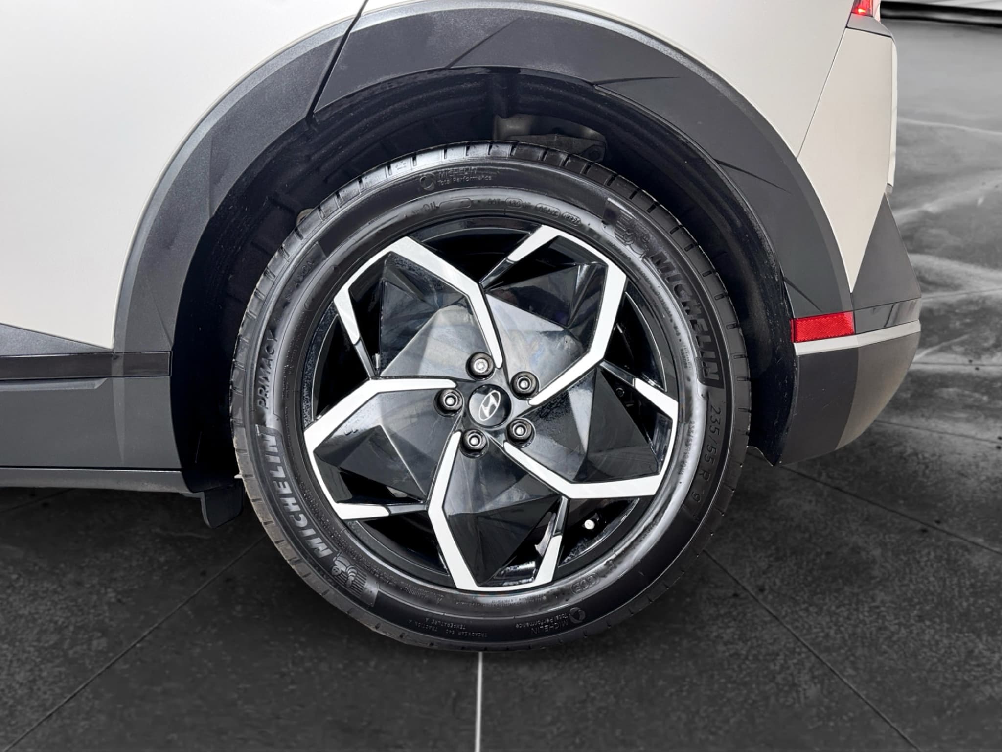 2024 Hyundai IONIQ 5 view 32