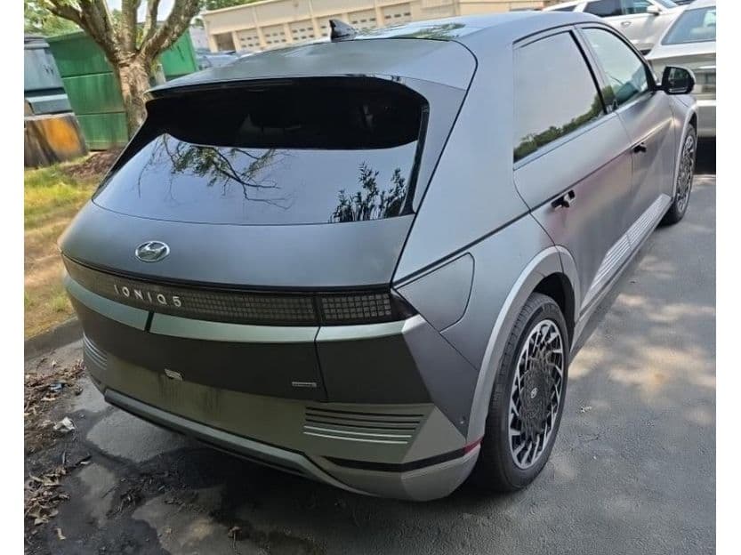 2024 Hyundai IONIQ 5 view 3