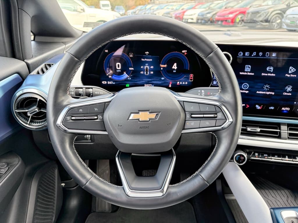 2024 Chevrolet Equinox EV view 8