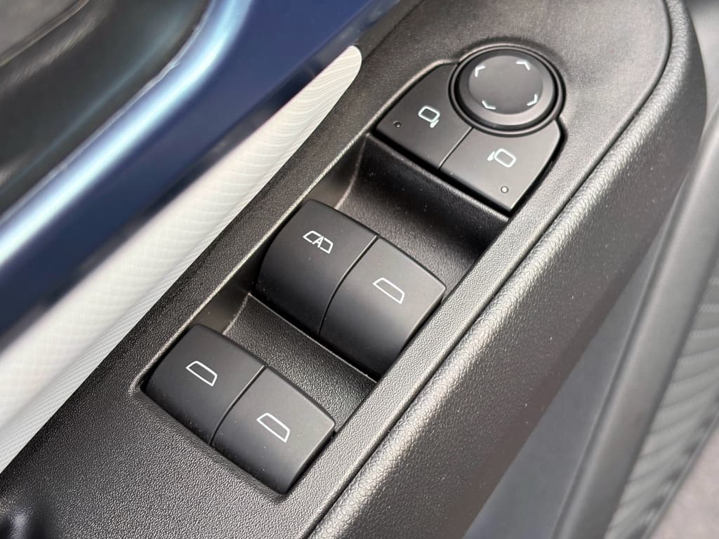 2024 Chevrolet Equinox EV view 7