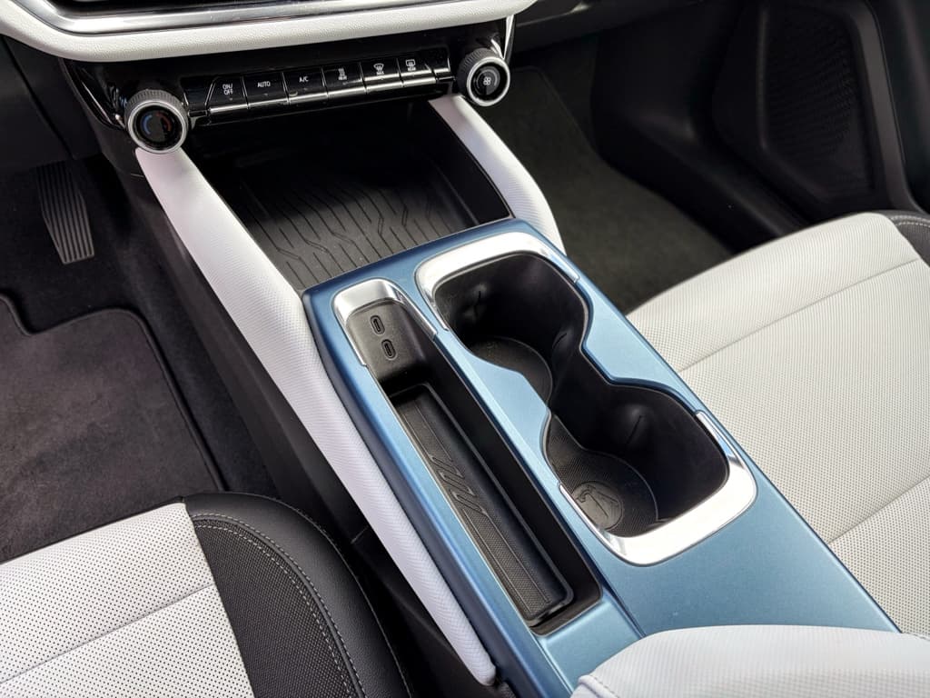 2024 Chevrolet Equinox EV view 20