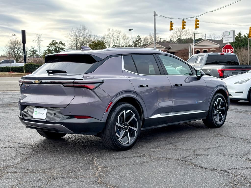 2024 Chevrolet Equinox EV view 3