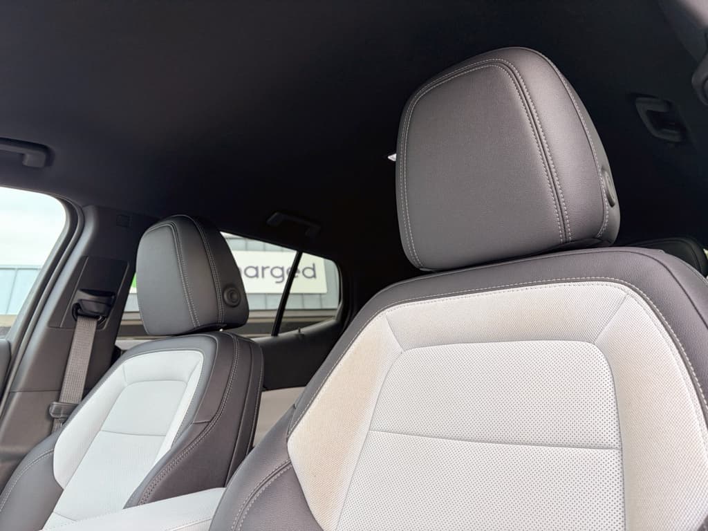 2024 Chevrolet Equinox EV view 25