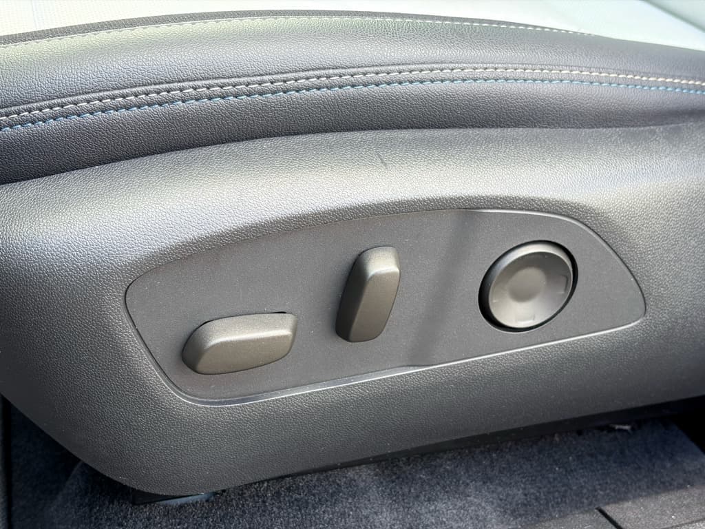 2024 Chevrolet Equinox EV view 6