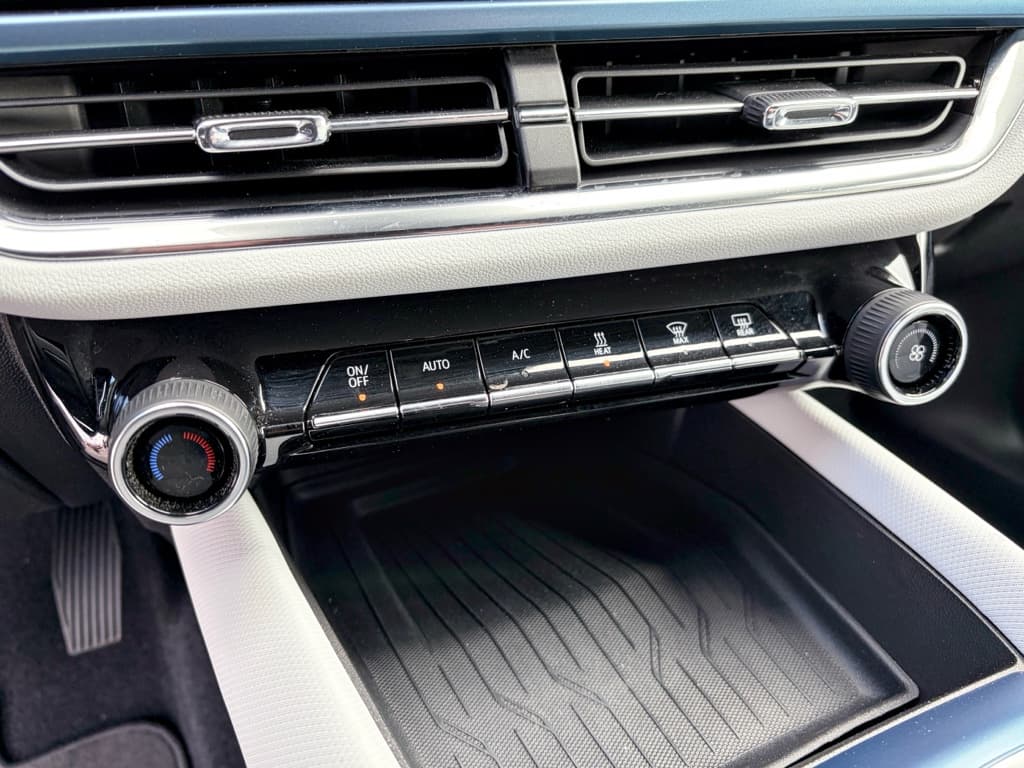 2024 Chevrolet Equinox EV view 16