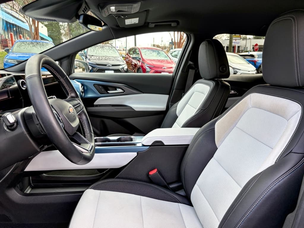 2024 Chevrolet Equinox EV view 18